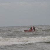 NRB en KNRM assisteren bij aankomst André Kuipers strand Noordwijk