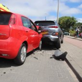 Auto ramt geparkeerde auto's Parklaan Katwijk