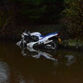 Motor te water 's Gravendamseweg N443 Voorhout