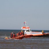 Blauwe vlag gehesen in Noordwijk door Prins Willem-Alexander