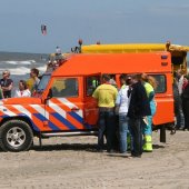 Inzet  NRB en KNRM  voor vastgelopen rupsvoertuig Langevelderslag Noordwijk