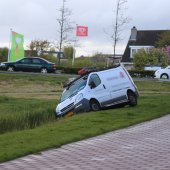 Auto komt tot stilstand in sloot Noordwijk