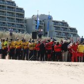 Blauwe vlag gehesen in Noordwijk door Prins Willem-Alexander