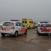 KNRM assistentie voor ambulance strand Noordwijk