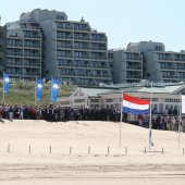 Blauwe vlag gehesen in Noordwijk door Prins Willem-Alexander