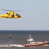 Blauwe vlag gehesen in Noordwijk door Prins Willem-Alexander