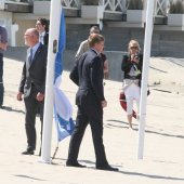 Blauwe vlag gehesen in Noordwijk door Prins Willem-Alexander