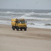 Kitesurfer in problemen Noordwijk