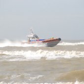 Surfer in problemen Katwijk