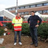 Kerstbomen verkoop gestart Jeroensplein voor goede doel