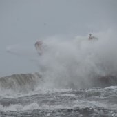 KNRM Katwijk oefent bij harde wind en hoge golven