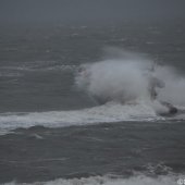 KNRM Katwijk oefent bij harde wind en hoge golven