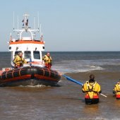 Blauwe vlag gehesen in Noordwijk door Prins Willem-Alexander