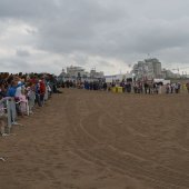 NRB en KNRM assisteren bij aankomst André Kuipers strand Noordwijk