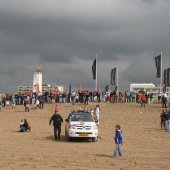 NRB en KNRM assisteren bij aankomst André Kuipers strand Noordwijk