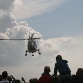 NRB en KNRM assisteren bij aankomst André Kuipers strand Noordwijk