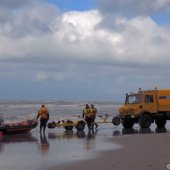 Surfer in problemen Katwijk