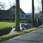 Auto te water IJweg Zwanenburg