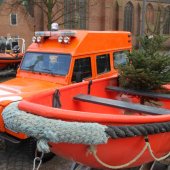 Kerstbomen verkoop gestart Jeroensplein voor goede doel