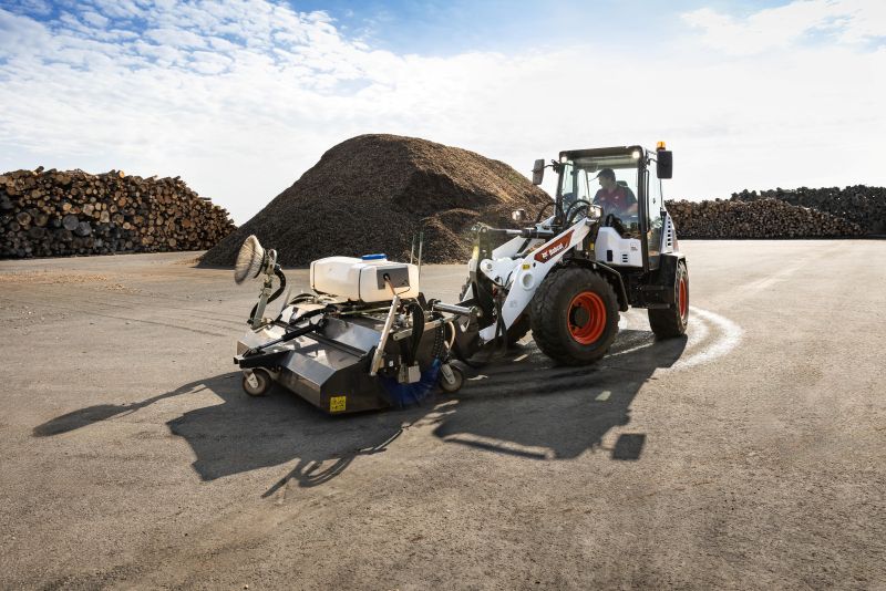 Bobcat presents the new L100 and updated L85 compact wheel loaders 