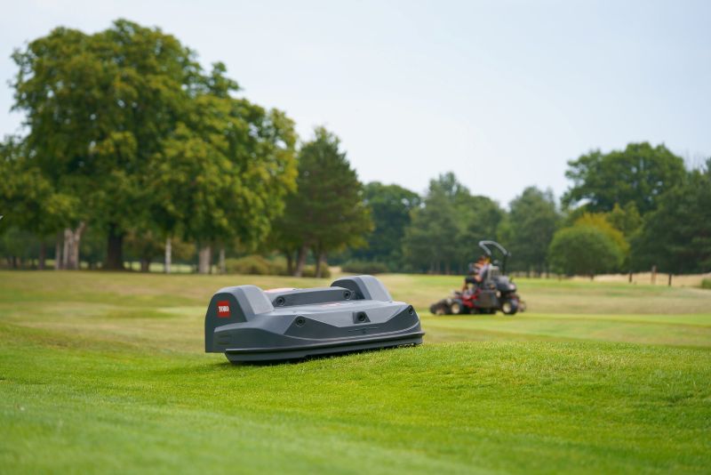  First club in UK invests in Toro robotic mowing