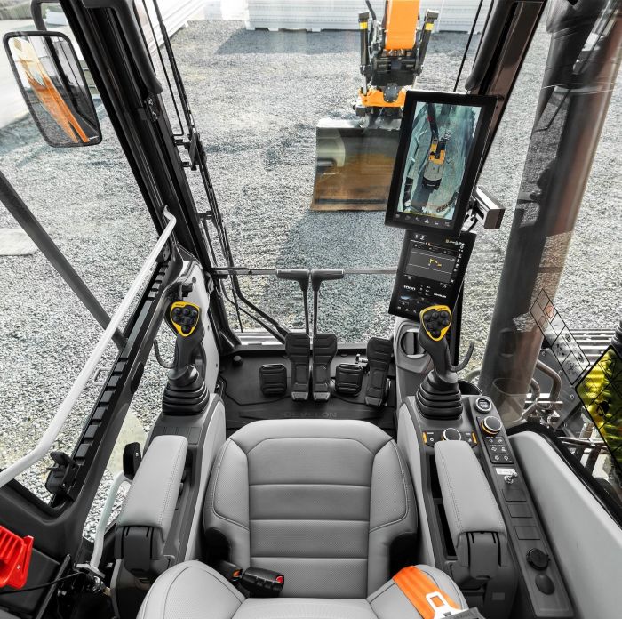 Develon and Leica Geosystems expand 3D machine control availability to all 9 Series Crawler Excavators