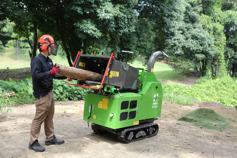 Ohashi compact tracked chippers for the hire market 