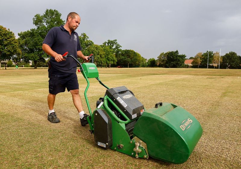 Battery power and precision sees Oundle School choose the Dennis ES-510 for cricket pitches