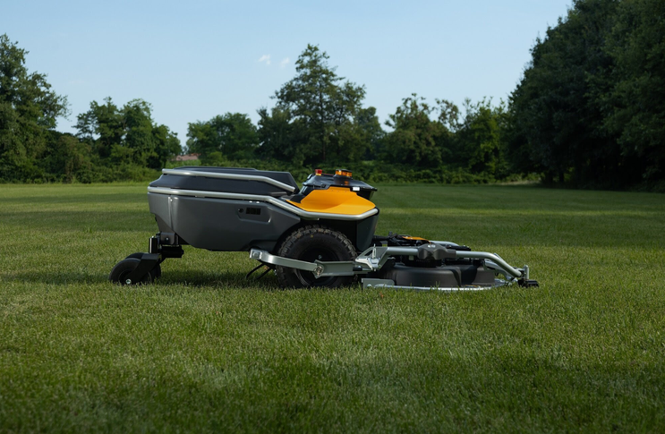 The STIGA APX PRO - the new professional robotic workmate
