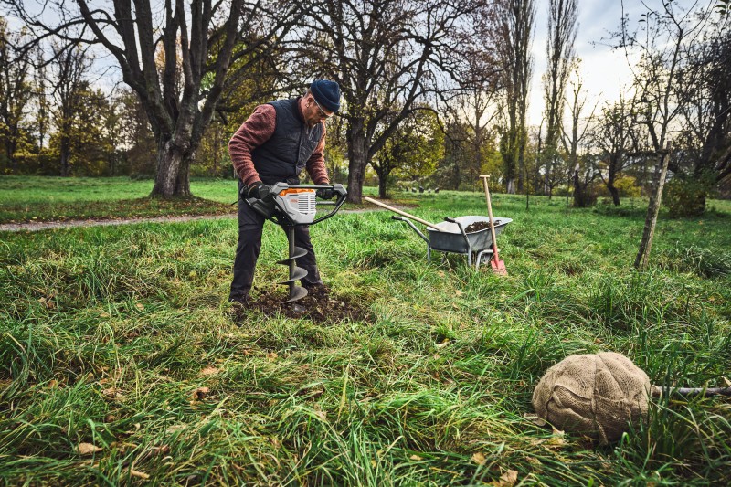 STIHL launches first battery-powered earth auger for professional users