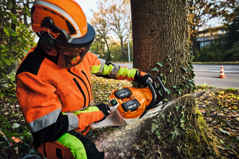 STIHL launches its most powerful battery-operated chainsaw for tree felling in noise-sensitive environments