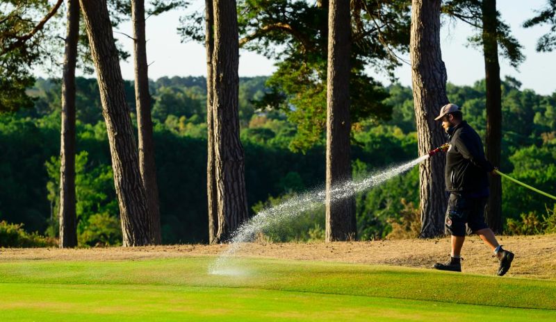 Golf clubs urged to take part in national water census