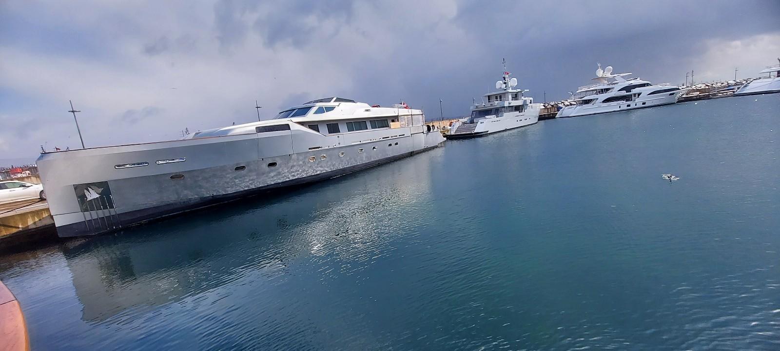 1987 Custom-Craft Hybrid 37 m