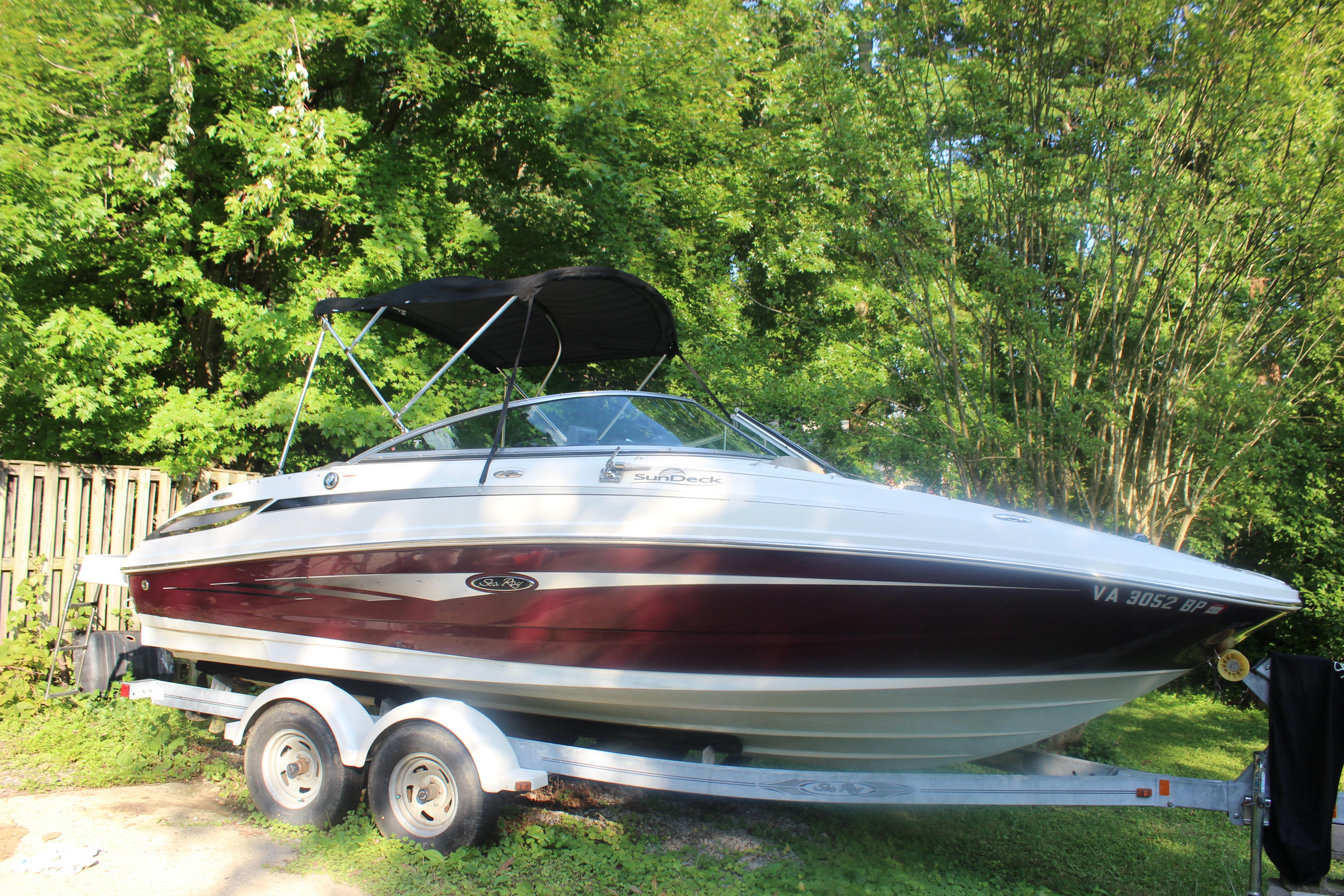 2010 Sea Ray 220 Sundeck