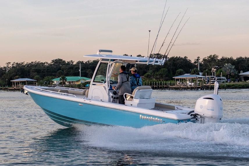 2022 everglades 253 Center Console