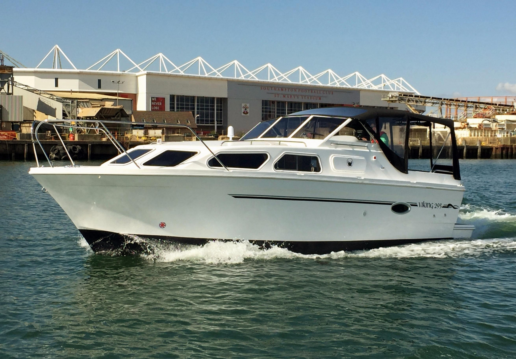 2020 Viking Yachts 295