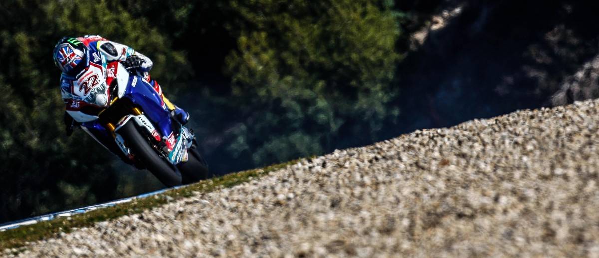 Alex Lowes test Jerez WSBK 2015 - Motorbike Magazine