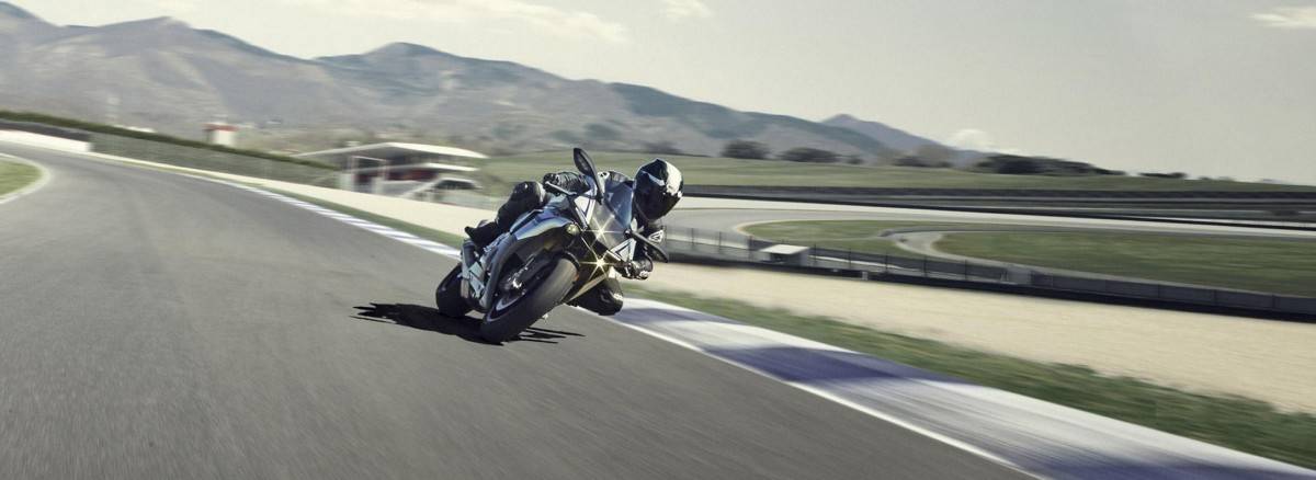 Yamaha YZF-R1M - Motorbike Magazine