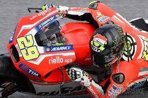 Andrea Iannone - Test Sepang - Motorbike Magazine