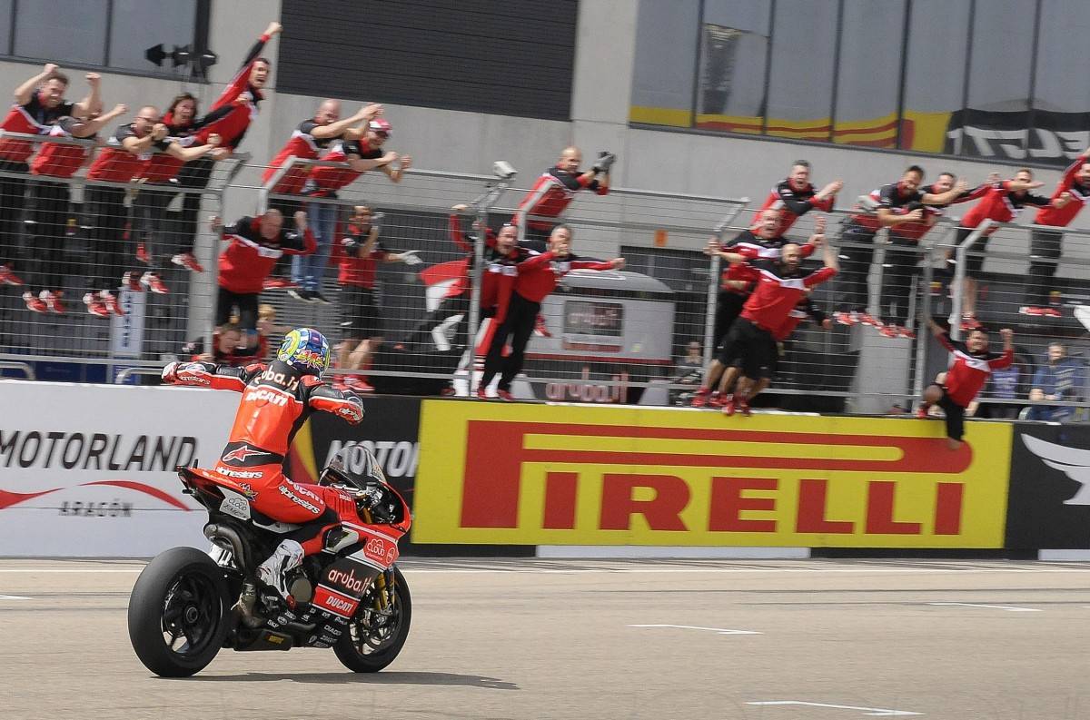 SBK News: Abril 2015 3 Chaz Davies Ducati Motorland WSBK 2015 mbk4 - Motorbike Magazine