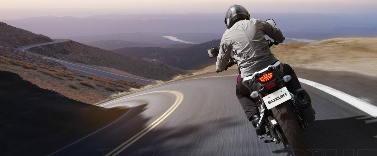 Face to face: KTM 1050 Adventure contra Suzuki V-Strom 1000 8 Face to face: KTM 1050 Adventure vs Suzuki V-Strom 1000 - Motorbike Magazine