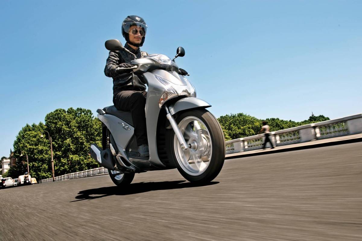Honda SH 125 - Precio, fotos, ficha técnica y motos rivales