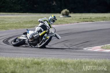 husqvarna-701-supermoto-2017-galeria-001