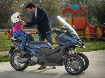 Kymco AK 550 tres ruedas