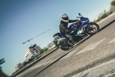 Kawasaki Ninja 125 vs Suzuki GSX R 125 28