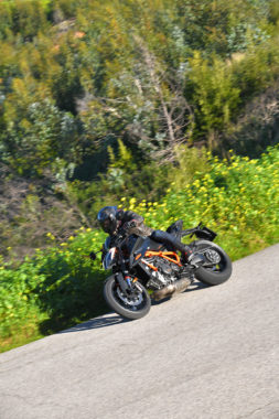 KTM 1290 Super Duke R 2020 carretera 2