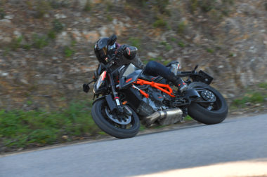 KTM 1290 Super Duke R 2020 carretera 4