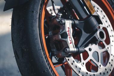 KTM 890 Duke R 2020 detalles 4