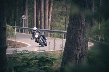 Triumph Thruxton RS 2020 Accion 3