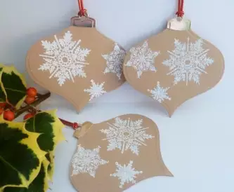 Christmas Bauble Gift Tag Idea